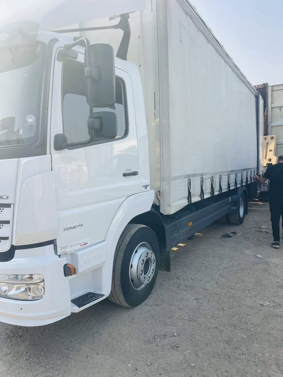 بسم اللة الرحمن الرحيم للبيع
اتيكو. 2017حجم 1524
تك قمارة جادر مسرحي باب خلفي دفتري 
وجك تانكي 300سبير تحجيرة. طفاية تانكي ماء 
جاهزة للعمل. ترقيم جديد رقم اربيل 
مكان السيارة بغداد ***********
***********
