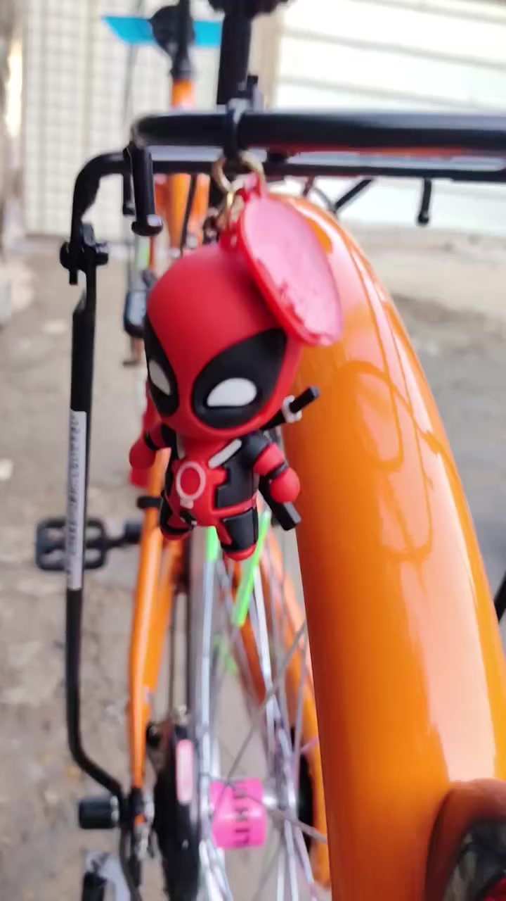 سلام عليكم بايسكل البيع مكاني بغداد ابو غريب شارع زيتون بايسكل بعده جديد سعر135وبي مجال شي قليل *********** وماكو هيج سعر بهاي نضافه حجم 26
