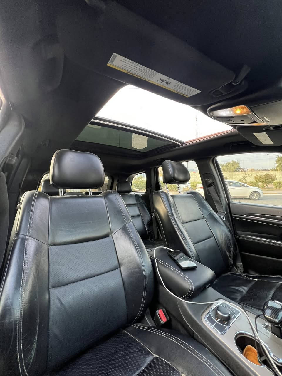 السلام عليكم
جيب ٢٠١٤ لمتد 
صدو امامي خلفي جديد 
حادثها خلفي جاملغات بدون دواخل سياره 
رقم بغداد 
مكينه ٣٦٠٠ 
جاهز سياره 
سعر ١٨٥
‏***********
