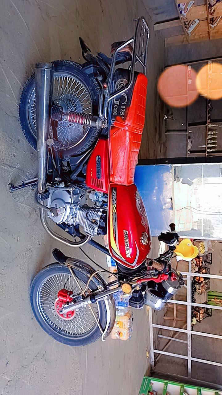 سلام عليكم دراجه للبيع  موديل 2024 مكفولة كفالة   عامه دراجه خير من الله دراجه حلوه انضف من الصورة السعر 650 وبيها مجال***********
