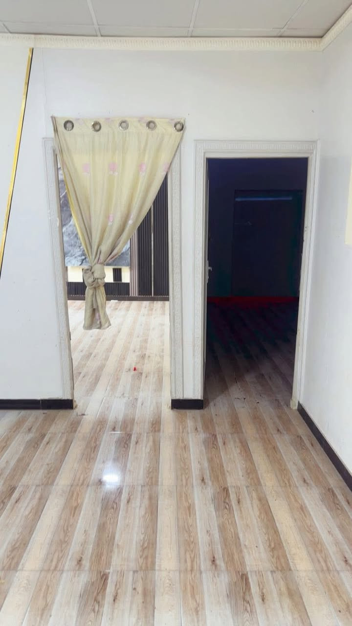 شقه للايجار طابق اول الجزيره الفيروزيه عله شارع اربع سايدات يتكون من غرفتين وصاله ومطبخ وحمام سعر 300قفل لا دكول طيحولي استفسار***********
