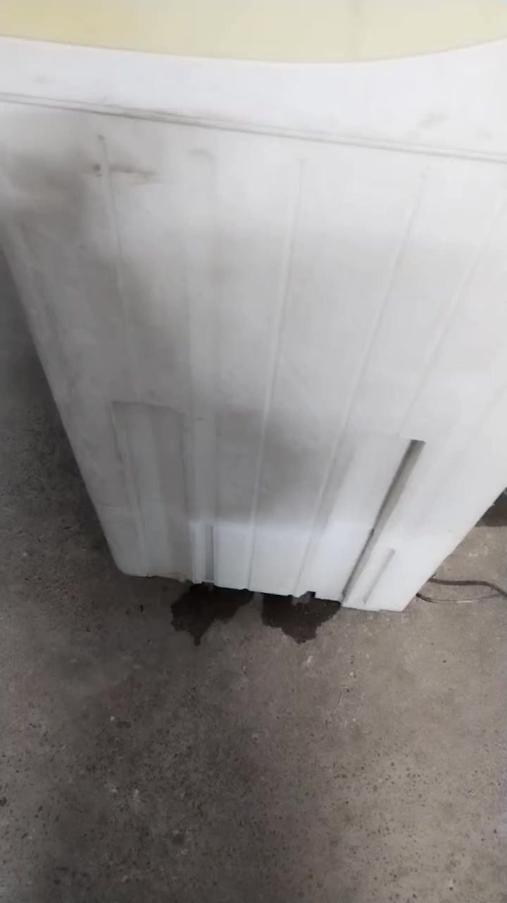 غسالة للبيع شغاله بس المجفف ساعه يشتغل وساعة لاابيع على وضعها حجم الكبير السعر 40.   الف بغداد التاجي حى الحسن العسكري قريب مدرسه الشهيد هاشم ***********
