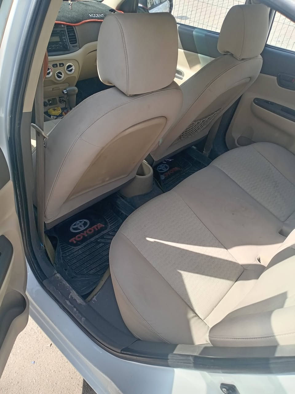 السلام عليكم اكسنت للبيع موديل 2010 أمريكي محرك ألف وستميه محرك وكير خير من الله رقم بغداد بسمي تبريد شغال السياره مابيهه صبغ بس بارد السعر ٨٦وبيهه مجال قليل المكان العامريه شارع المظيف *********** وبي واتساب ***********
