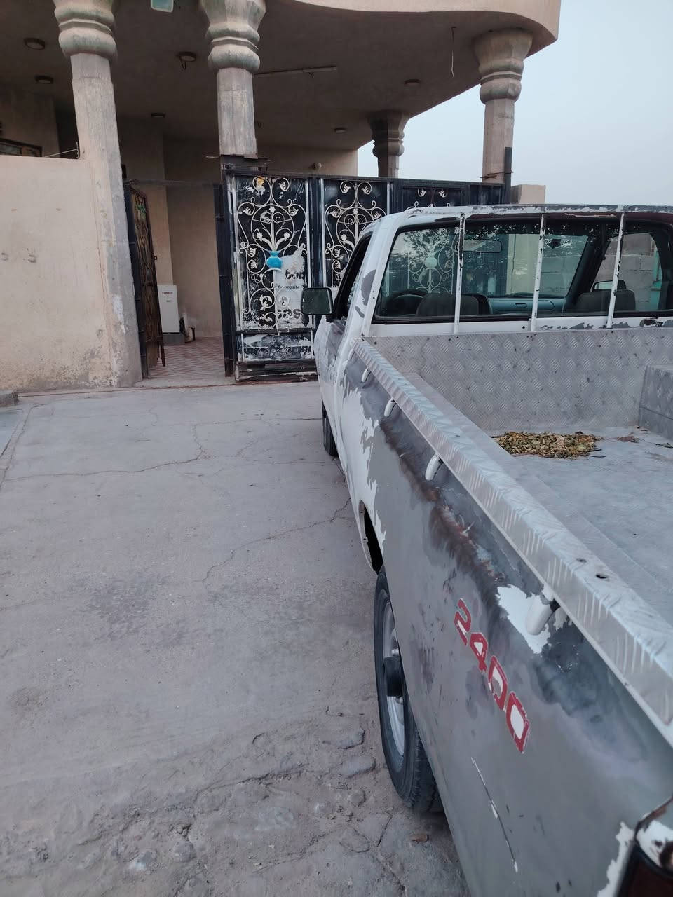 سلام عليكم بيكم نيسان شبوط للبيع راعي مادله مكينه وكير وحدلده وكسن كفاله رقم بقداد سياره جاهزه وبلاديه اكفله سرقه وعشير السعر 35وبيه مجال العنوان بصره شراي ينتصل ***********/***********
