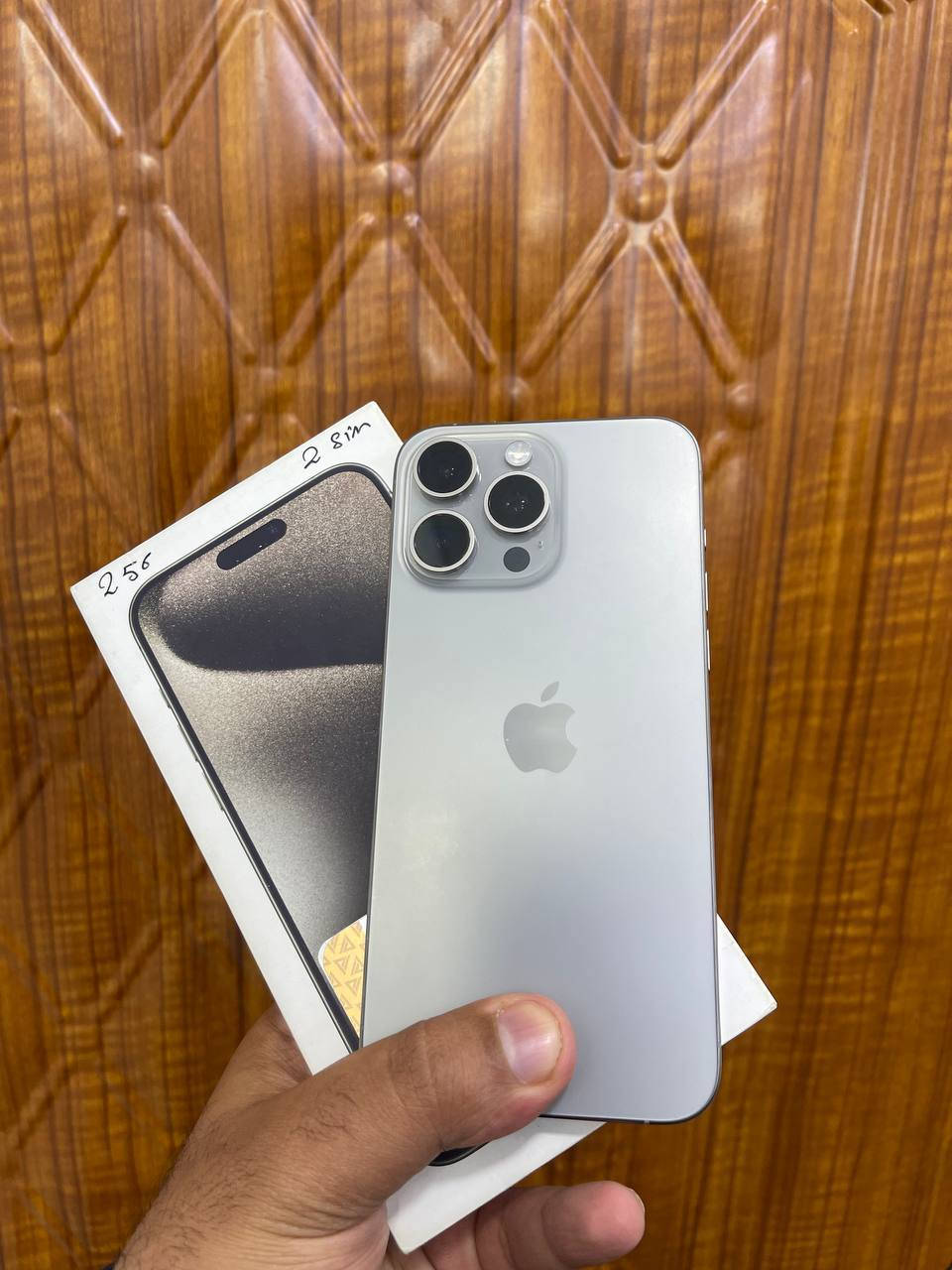 سلام عليكم ايفون 15 برو ماكس مكفول حتى من الشخط بطارية 87 ذاكرة 256 جهاز استعمال شخصي دبل خط Za شرق اوسط كامل ملحقات مكاني النجف
***********
