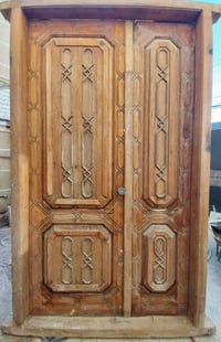 باب خشب صاج قطعتين للبيع إطار الخارجي للباب القياس العرض 142 سم والارت...