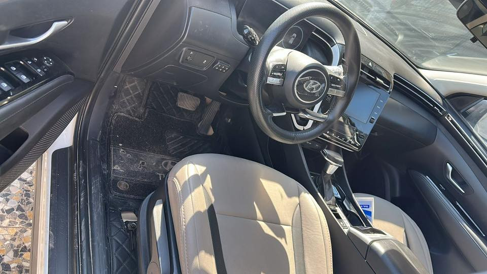 السلام عليكم هونداي توسان للبيع فول لمتد خليجي  بيها صبغ بل بنيد وصندوق  السعر 185 مكان السياره بغداد ***********
