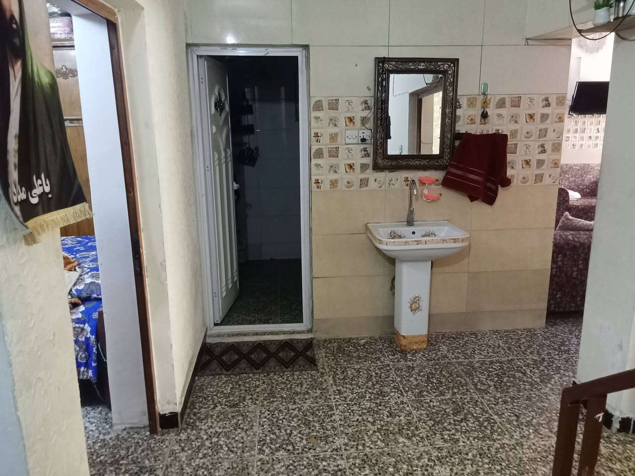 بيت مساحه 200 متر  طابق واحد قريب على كراج الاسدي
مطلوب قرض المصرف العقاري (مبادره) متكون من (غرفتين نوم ومطبخ واستقبال صحيات 2 داخلي وخارجي وكراج وحديقه)  وبي مخزن بالسطح السعر المطلوب 60 
للأستفسار 
***********
