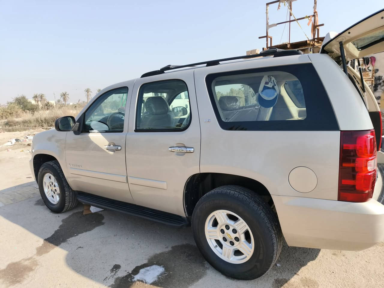 السلام عليكم
تاهو 2007 شمباني 
السياره كفاله لا ضربه ولا تبديل ولا صبغ حتى دعاميات 
فقط جراد بل بنيد  . 
ارضيه جلد  . 
كشنات جلد  . 
شاشه  . 
حداديه جديده  . 
*********** 
السعر 225
هزه جديده وبأسمي
