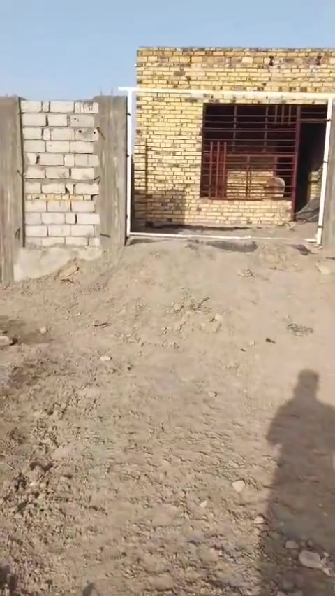 السلام عليكم دارا للبيع مساحه 200مترطابوزراعي سند25يتكون من غرفتين وصاله واستقبال ومطبخ وصحيات  العنوان ملحق حي العسكري الشرقي السعرب40وبي مجال
‏‪***********‬‏
