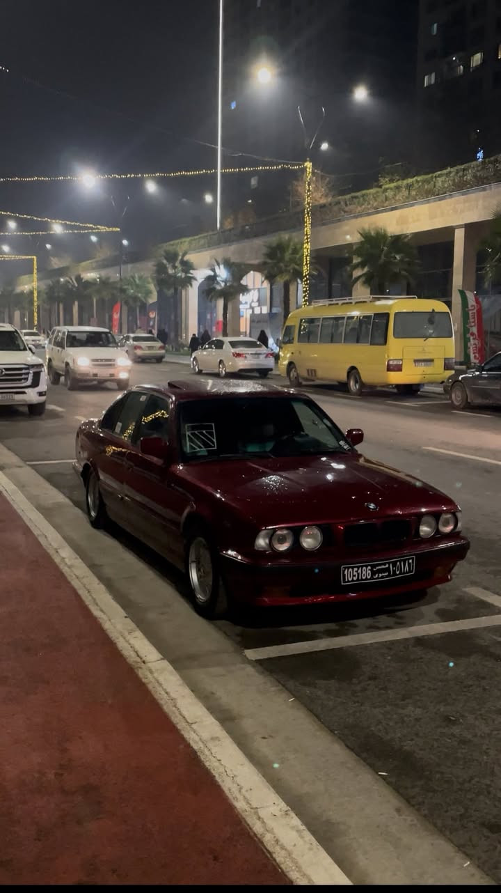 به ناوى خواى كەوره
BMW 525 
 سعرى 42 كَەڵا مەجاليّكى كەم
ئارمى پلاستيكى هەوليّر
ئوّتوماتيك
موّديّل / 1991
سلّايت
٤ تايەى لوك
2جام كارەبا
كَيّرو مه كينه به شەرتى لاى فيتەر 
 ئارم / ئەوەليات / غەرامە / براوه / بەشەرت
له سليّمانيم : ***********
