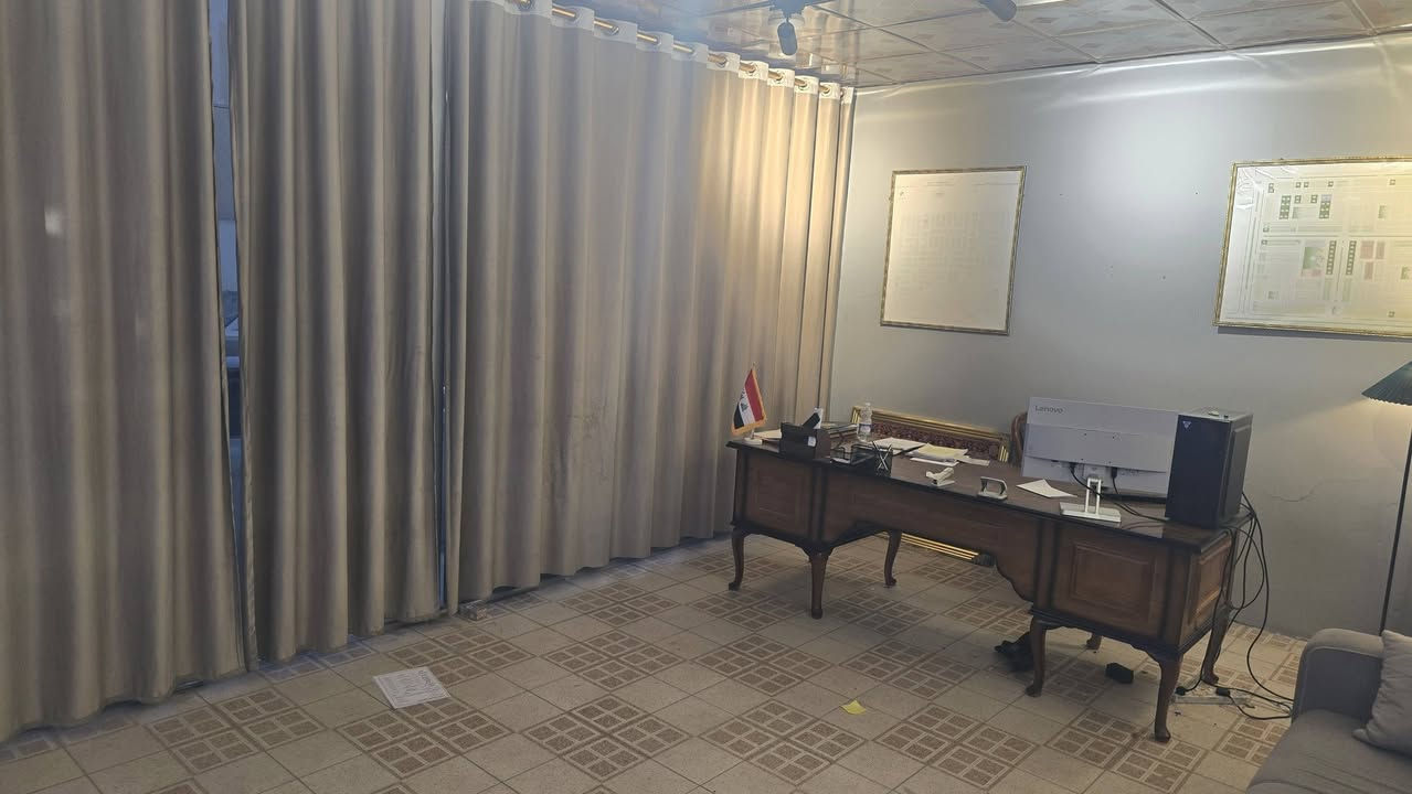 مكتب متكامل للبيع
في مجمع الاميرات الاول مجاور مكوى ايليا 
للاستفسار : ***********
