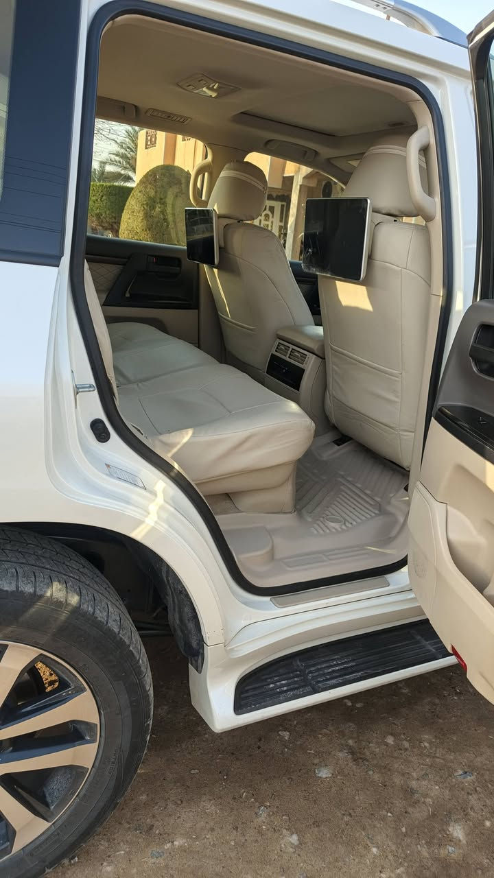 السلام عليكم لاندگروز 2019GXRمحرك8/4600 سلندر فول مواصفات گراند تورنك 5بصمات صندوق شفط شركة ساز مكفولة عدا بارد بالباب الخلف السائق ماشيه 125 بسمي تحويل مباشر السعر 525$بيه مجال بيع او مراوس بهالندر لون أبيض 2019/2018/2017حسب القناعة هاتف ***********
