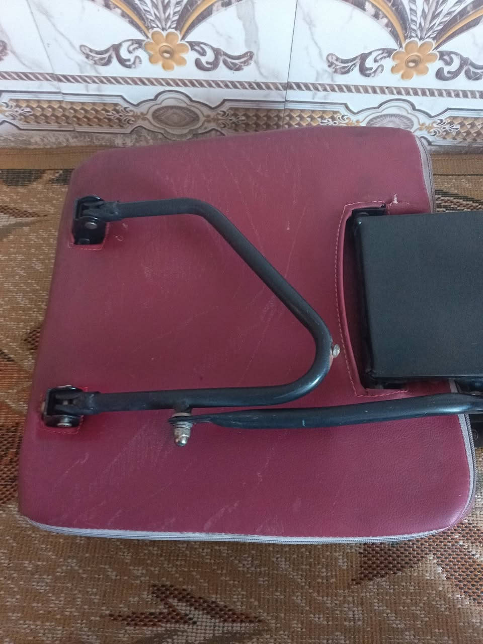 تخم كراسي مال فوتو الوان للبيع جدد ما مستعملات لو دقيقه واحده مكاني بغداد حي البتول السعر ١٤٠. ***********
