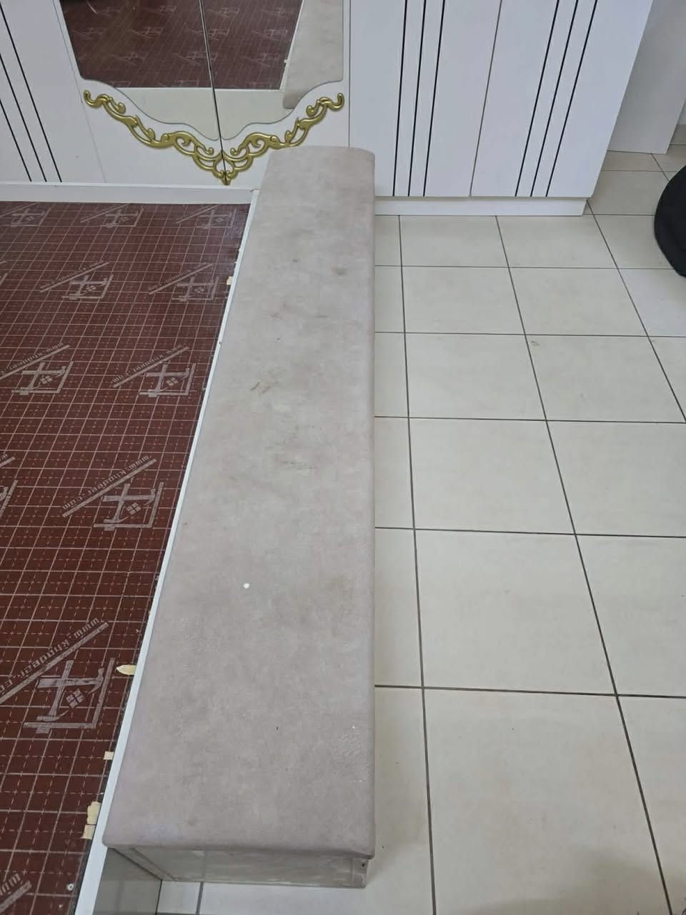 العنوان بسمايه ماكو توصيل
غرفه مكونه من ٧ قطع بيها شخوط بس مبيها كسر 
ب٣٠٠ بيها مجال بسيط


**إذا كنت صاحب هذا الإعلان وتريد حذفه لأي سبب، رجاءا أرسل رسالة إلى الدعم الفني**
