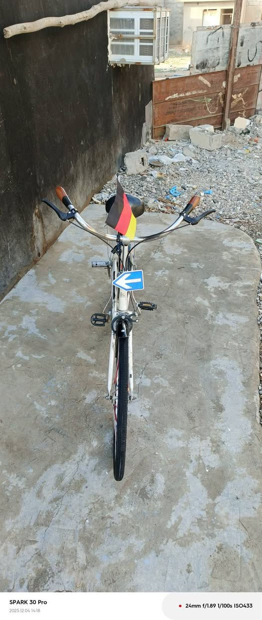 سلام عليكم شباب بايسكل بناتي حجم 26 مابيها اي شي واللي يريد يجي خاص سعر  100 بي مجال  مكان ـ ديالى ـ  خانقين ـ ملك شاء {رقم هاتف:: *********** }
