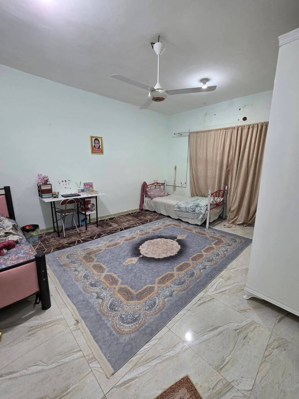 اعلان.....
بيت للبيع بحي العسكري مساحه 200متر طابقين 

الطابق الاول يحتوي على غرفتين وصاله ومطبخ وبراني وصحيات

الطابق الثاني يحتوي على غرفتين وصحيات 

البيت كلش نضيف مرمم جديد 

للاستفسار اتصال على الارقام التالية 

***********

***********

***********

مكتب الساعي للعقارات 🏢🏢

العنوان سايدين حي الشرطه مقابيل اسواق الريتاج 🏢🏢
