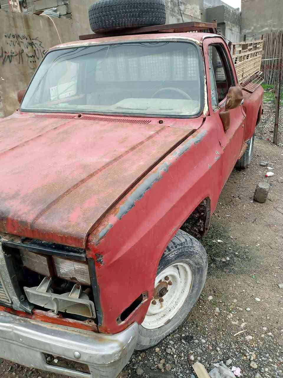 السلام عليكم من رخصت الدمن سياره شفر ليت موديل 75السياره شوفت عينك شرعيه موجود كوبن بنزين مكينه 5000معمر ريمن كابريته ***********السياره قفل الرجاه بدون عمله لن السياره بس كوبونه بتلاث ورقات 10ورقات سعر حيل مناسب
