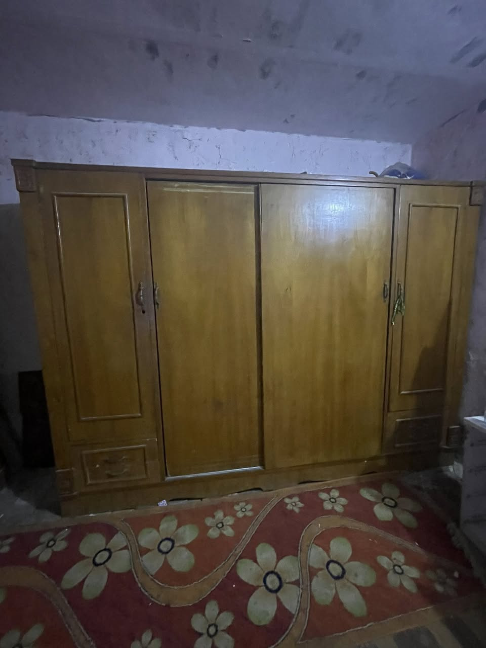 السلام عليكم غرفة اخشاب للبيع كنتور سلايت يحتاجله ترتيب مثل ما موضح بالصوره السعر 450 مكاني بابل للاستفسار ***********
