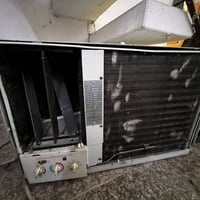 مكيف دولفين تدفئة وتبريد 2 طن شغال ما بيه اي خلل بدون اي نقص السعر 250...