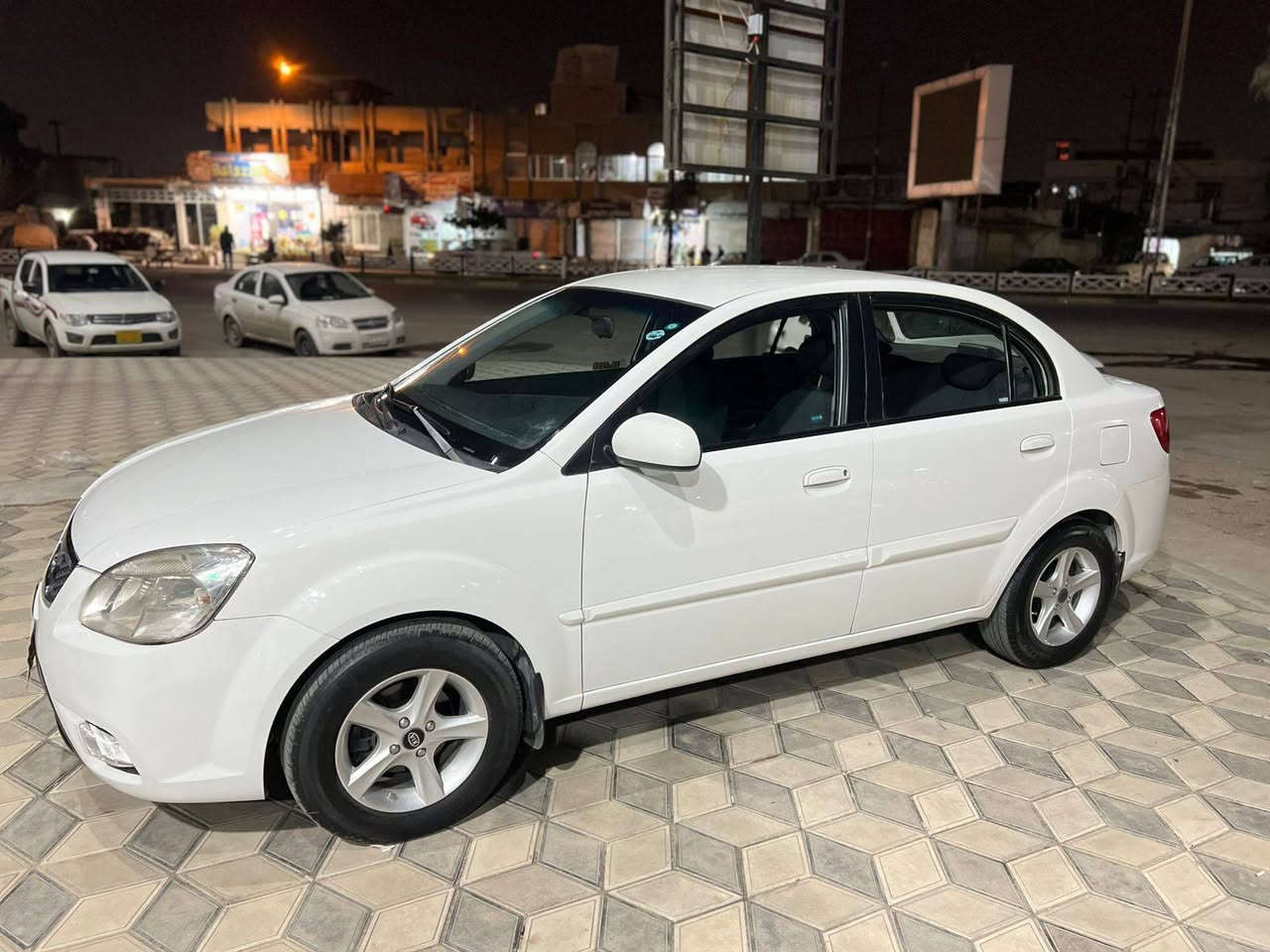 للبيع كيا ريو .   موديل 2010
محرك 16. 
 ضرر قطعتين صبغ 
   السعر .   86 ومجال 
   ***********
