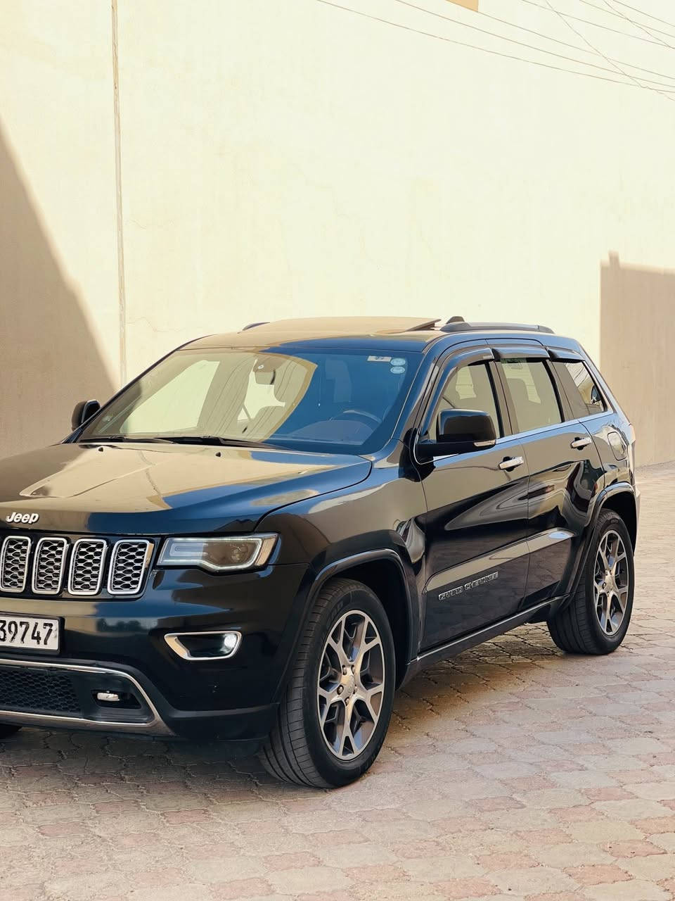 السعر 253 وبيه مجال حك جيتك 
وبالعافيه ع ياخذه مهنى بيه 
جيب اوفر لاند  خليجي وكالة هارلم 
موديل 2020 رقم اربيل (وكالة + تحويل حسب رغبتك ) رقم جديد + هزه جديده + سنويه جديده يعني اذا تريد تحول متكلفك غير 110 الاف رسوم تحويل واذا تريد سويله تضليل بقت يمك بعد 

بيه جاملغ مصبوغ وبيه بارد وكارت ع كد شبر محرك 6 سلندر برغي ممفتوح بي  وسونر المندلاوي  ضمن المنشور 

المواصفات 
بنوراما 
جكات صعود ونزول نضام تعليق الهوائي 
داخل اسبيرسو  قهوائي طلب خاص 
3 شاشات كبيره + سماعات خاصه بالشاشات الخلفيه وريمونت تحكم 
رادارات جانبيه واماميه وخلفيه 
سستم صوت هارمن كاردن 12 سماعه +
 دمام صندوق + سيدي جنجر 6 اقراص
صندوق كهرباء 
فور ويل 4x4 
نضام اوتو ستوب + اوتو بارك 
3 انضمة قياده سبورت + نورمل + ايكو 
ويل كب حجم 20 + تخم تايرات جدد 
شفتات ستيرن 
كشنات جلد كهرباء + تدفئة وتبريد 
كشنات خزن ميموري ( كشن ذاكره ) 
ستيرن كهرباء + تدفئة وتبريد ستيرن 
عداد المسافة : 69 كيلو 
الجام كوله مغلف بوليرايز وبعده ع ضمان
و عليه بولش ونانو سيراميك  

ملاحظة : كير محرك تبريد كهربائيات حداديه كوله ع وضع شركة وبرغي مابيهن نقص ولاخلل وشرط الفحص 
اخوان السياره كلش جديده ونضيفه واحلا مما تصور وبالعافيه ع ياخذه انشالله 
الشراي يتصل بيع فقط واعتذر عن المراوس
*********** اتصال 
*********** وتساب
