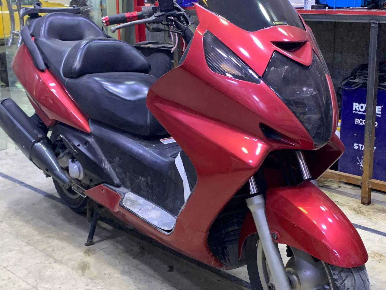 السلام عليكم سلفر ونج600 للبيع دراجة خير من الله مانقصها شي مكاني البلديات للستفسار ***********
