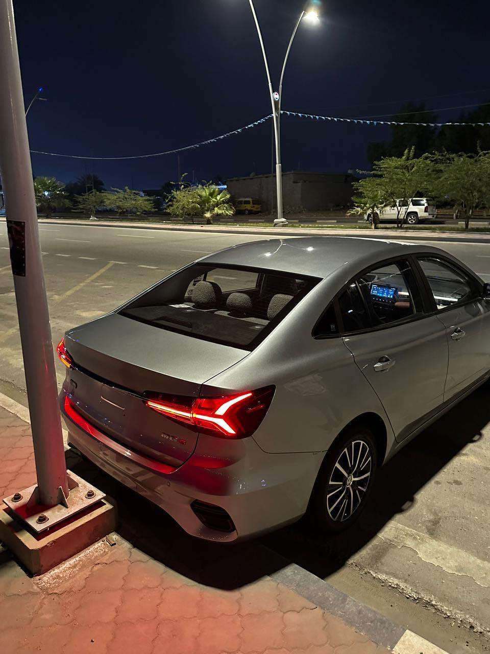 السلام عليكم سيارة MG5 ماشية 18 الف بيها تبديل جنطه بس سيارة جديدة ونظيفه :*********** الزبير, البصرة
