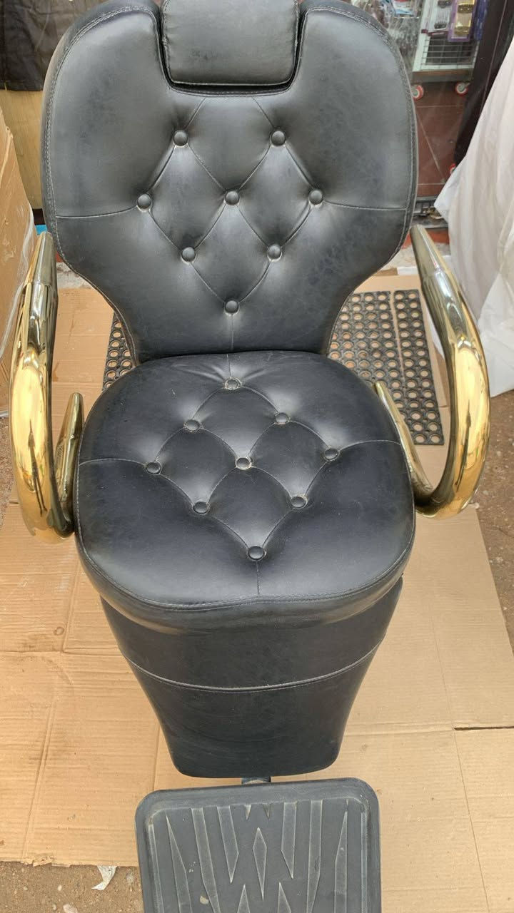 كرسي حلاقه كلشي بي شغال نضيف بشكل مو طبيعي مطعهم بذهبي سعر 150وبي مجال


**إذا كنت صاحب هذا الإعلان وتريد حذفه لأي سبب، رجاءا أرسل رسالة إلى الدعم الفني**