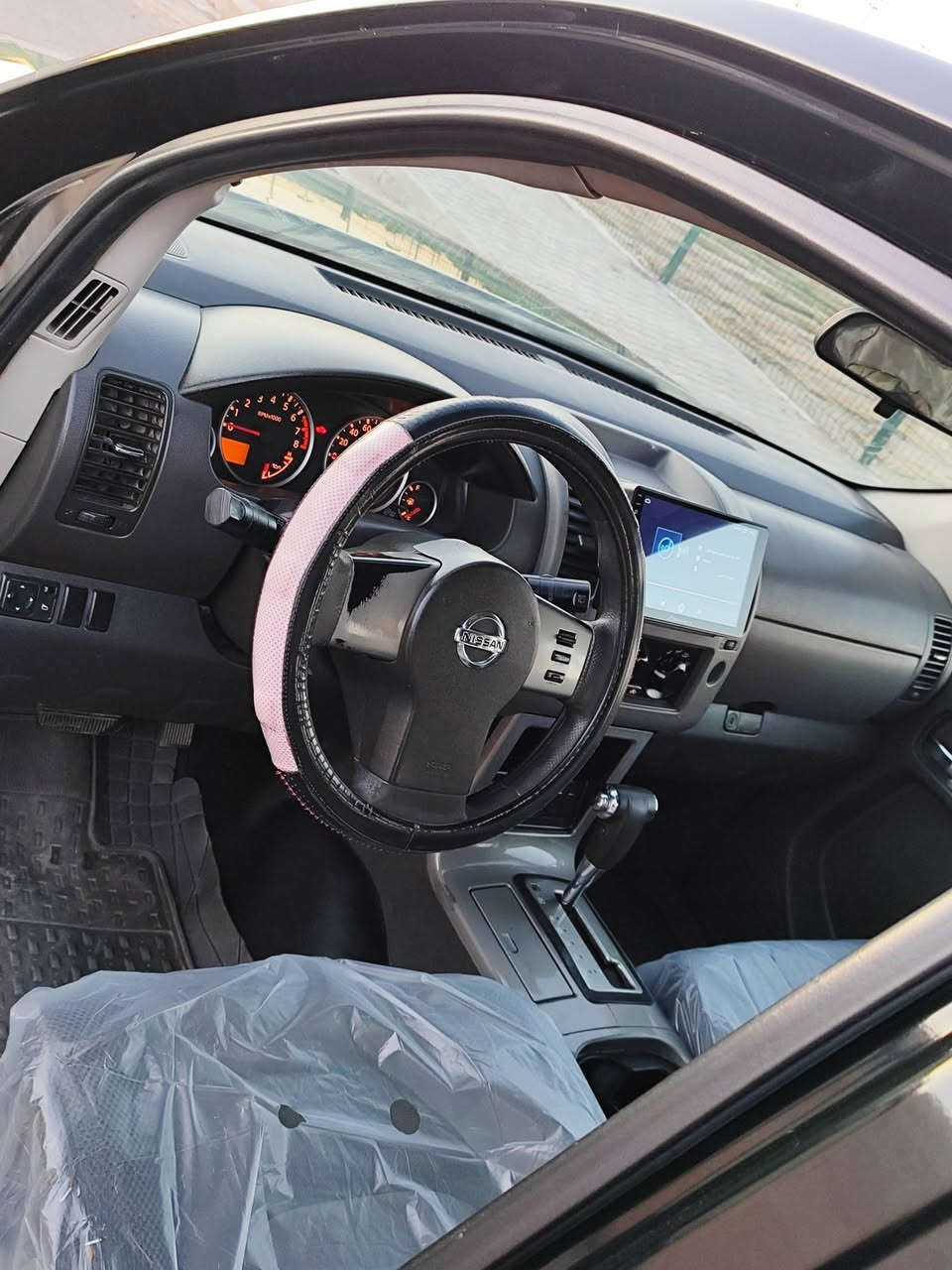 نيسان بافندر 
موديل 2008 
رقم واسط مشروع وطني تحويل مباشر 
محرك 6 سلندر كير اوتماتيك وعادي 
سبعه راكب فور ويل تبريد ثلج تتفئه 
تحكم مري شاشه كامره دواره 
حداديه امامي خلفي جديد 
تخم تاير جديد باتري جديد 
سياره بدون اي نقص جاهزه من كلشي 
مكاني كوت مركز مدينه السعر 92 
هاتف *********** بي واتساب
