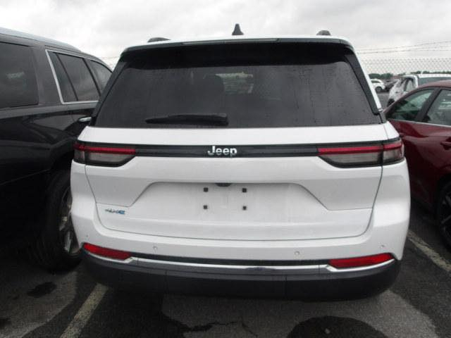 السلام عليكم

جيب كراند شيروكي لمتد هايبرد بلك ان

وارد امريكي فول بدون ايرباك  

السياره حادثها موضح بلصوره ضربة بسيطة كلش 

الباب خلف السائق الباقي مكفول 

‏ Grand Cherokee limited 4Xe 2024 2.0L 

رقم بغداد بسمي تحويل ثاني يوم 

ماشية 45.000 ألف ميل 

🟫 حجم المحرك ٢٠٠٠ تيربو جارج ٣٧٥ حصان مع محرك الكهرباء  

نظام الشحن : الشحنة الوحدة تمشيك ٤٥ كيلو بدون بانزين نهائيا يعني بالداخل متحتاج بانزين بس اشحن كهرباء  

  محرك تيربو + هايبرد + بلك ان 

🔴 حساسات خلفية

🔴 ‏‎حساسات جانبيه بالمري

🔴 خمسة راكب 

🔴 رادار 360 درجة 

🔴  تحديد مسار   

🔴  تبريد قطعتين 

🔴 ثلاث انضمة قيادة 

🔴 بانوراما 

🔴 دفع رباعي. 

🔴 كير ماوس مع وضعيات القياده المختلفه للجبال والطرق الوعره والرمال والطين

🔴 شفتات ستيرن 

🔴 هاند بريك بصمه 

🔴 ️مقود جلد + تدفئة 

🔴 شفتات ستيرن

مواصفات 

1️⃣ لايتات لد 

2️⃣ هيترات في الكشن 

3️⃣ شاشات عدد3 

4️⃣ كراسي خزن ميموري  

5️⃣ سستم صوت ALPINEو دمام خلفي بلادي 

6️⃣ تشغيل عن بعد

7️⃣ نظام محاكاة العجلة الذكي 

8️⃣ نظام ملاحة 

9️⃣ نظام قيادة ذاتية بريك امامي خلفي اوتو (توقف ذاتي 

السعر 34.500  ألف دولار بية مجال بسيط 

مكاني شارع فلسطين 

رقم الهاتف ***********
