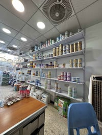 مركز نوروز سنتر للبيع بسبب عدم التفرغ مع كافة محتويات ويوجود حمام داخل...