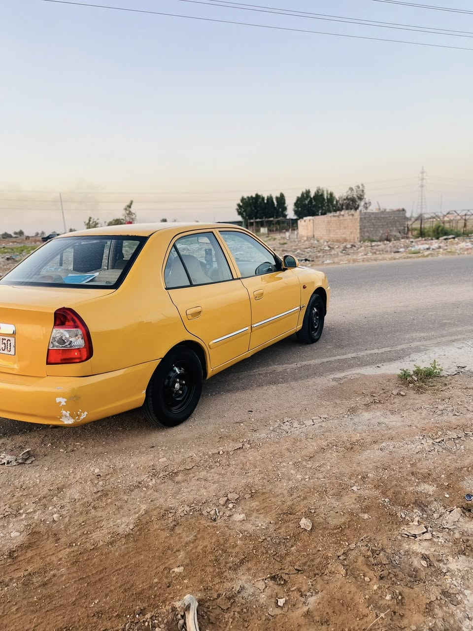 السلام عليكم ورحمة من رخصه الادمن للبيع هونداي فيرنا موديل ٢٠١٤ السياره جاهزه للخير كير ومكينه وحداديه وتخم تاير وتبريد مكفولات السياره مدوشمه كشنات وكاعيه رقم بغداد انكليزي مصفره هيئه وغرامات بسمي السياره بيه جاملغ ودور خلفي فقط السياره مامعيوده تخم تاير جديد 
السعر ٥٨ وبيه مجال 
مكان السياره بابل تقاطع السده 
الهاتف ***********
