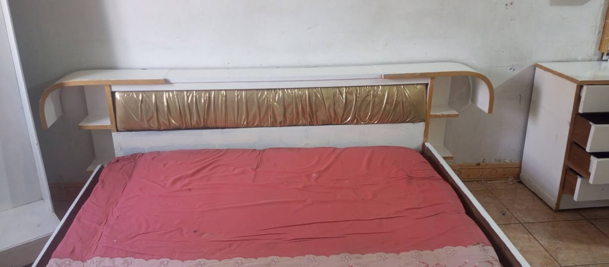 السلام عليكم عندي غرفه اخشاب صاج تكمه وكنتور 6 ابواب بس فصاله اربعه بوب وحد وبابين وحد ينطبكن يصيرن سته غرفه مصبوغه جديد حطاطه مو سوكي سعر450العنوان المفرك


**إذا كنت صاحب هذا الإعلان وتريد حذفه لأي سبب، رجاءا أرسل رسالة إلى الدعم الفني**
