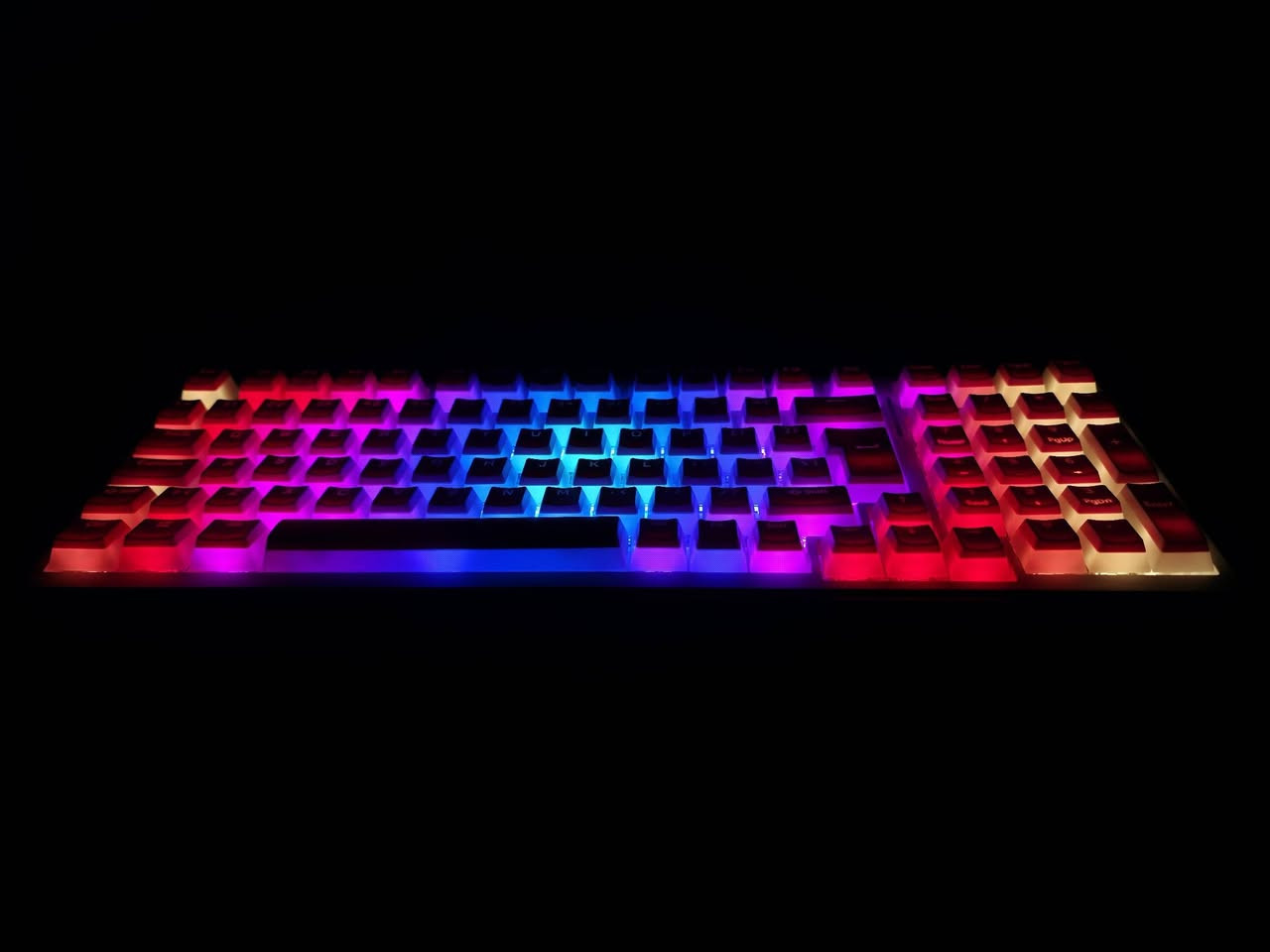 بۆ فرۆشتن / للبيع 
كيبۆردی Aula F99
  
[کوردی/عربي]⚠️

🔴كوردى
نوێ بەکارنەهاتوو تەنها تێست کراوە هەموو شتێکی ماوە (بە شەرت)
سویچ:  ڕەنگ خۆلەمێشی (Greywood)
کەستم کراوە کیکاپی MageGee جۆری پودینگی لەسەرە کە رووناکی لیدەکان بە ناوی تێدەپەڕن و زۆر ڕاقی دەکا
کیکاپە بیلادیەکەشی ماوە هەر کەسێ حەزی کرد ئەتوانم ئەوانی بۆ لەجیات دانێم
بۆ کار و ئۆفیس دەرەجە یەکە 
نرخ: 65 هەزارە💲
شوێن: هەولێر (گەیاندن هەیە)📍🚚

🔴عربي
جديد غير مستخدم فقط تم فحصه، مع كامل ملحقاته (بشرط الفحص)
السويتش: اللون الرمادي (Greywood)
تم تعديله (Custom) بأغطية مفاتيح MageGee نوع بودينج (Pudding) التي تسمح بمرور الإضاءة وتجعله راقياً جداً
أغطية المفاتيح الأصلية (البلادي) موجودة أيضاً، وإذا رغب المشتري يمكنني تركيبها له
للعمل والمكتب يعتبر درجة أولى
السعر: 65 ألف💲
الموقع: أربيل (يوجد توصيل)📍🚚


**إذا كنت صاحب هذا الإعلان وتريد حذفه لأي سبب، رجاءا أرسل رسالة إلى الدعم الفني**