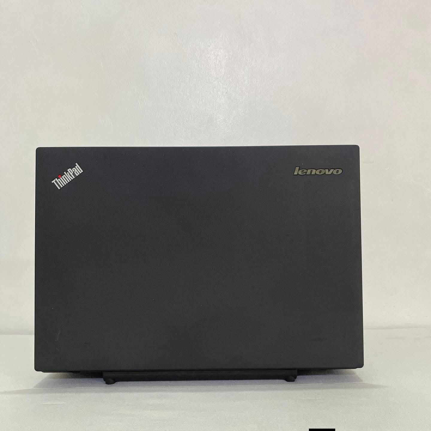 سلام عليكم 
 لابتوب  Lenovo Thinkpad T450
 معالج كوراي 5 - الجيل 5 - فئة U
رام 8 كيكا هارد 256 كيكا نوع الهارد SSD
كرت شاشة داخلي انتل 4
حجم الشاشة 14
السعر: 120 الف دينار 
ملحقات الجهاز
شاحنة وجنطة وماوس وماوس باد
مكاني بغداد 
***********
