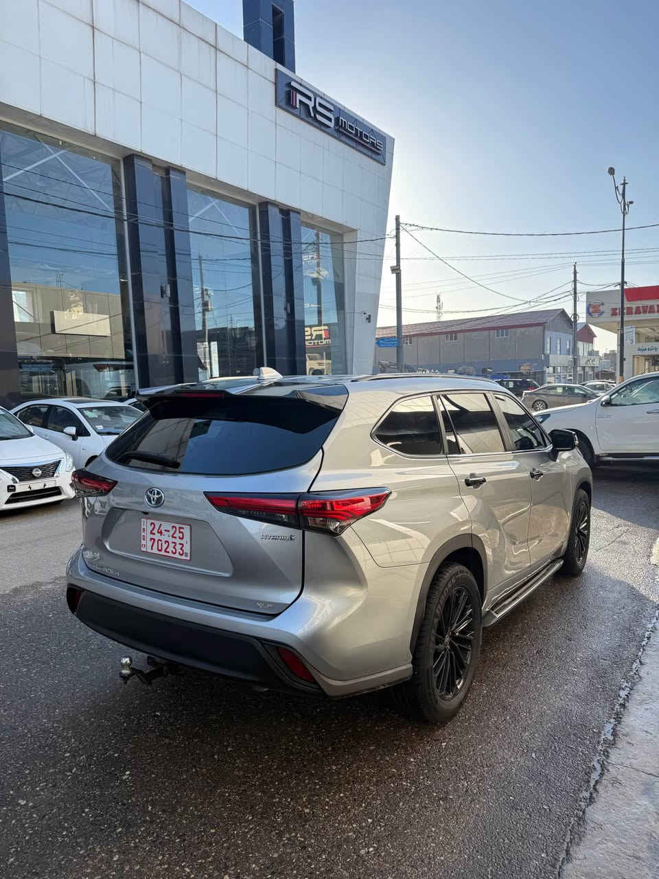 Highlander XLE Hybrid 2023 
هايلندر مواصفات فول هايبرت 
جملخ باب صبخ بدون دواخل شبر من بوند 
ايرباك بس بردة سيستم 
السعر 277 ورقة بيها شوية مجال
*********** دهوك, العراق
