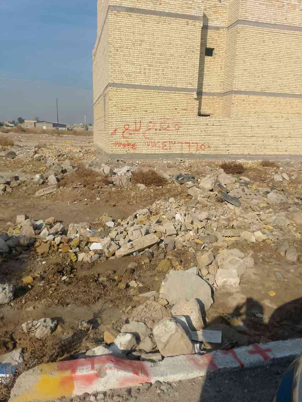 السلام عليكم قطعه ارض للبيع مساحه 100متر سند 25 باسمي متوفره كافه الخدمات تبليط وماء  وكهرباء الدوره ابو دشير شارع النفط لسعر 25 للاتصال على الرقم ***********
