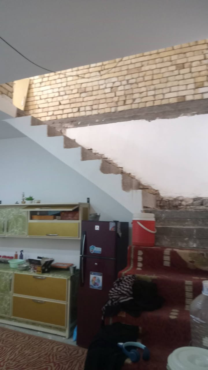 بيت للبيع بناء حديث طابوق خدمات ماء كهرباء نت مجاري سند 25 حي دجله قرب حي النصر  المساحه 100م السعر 50 قفل رقم الهاتف *********** نقص كاشى وستاره فقط بيت جديد
