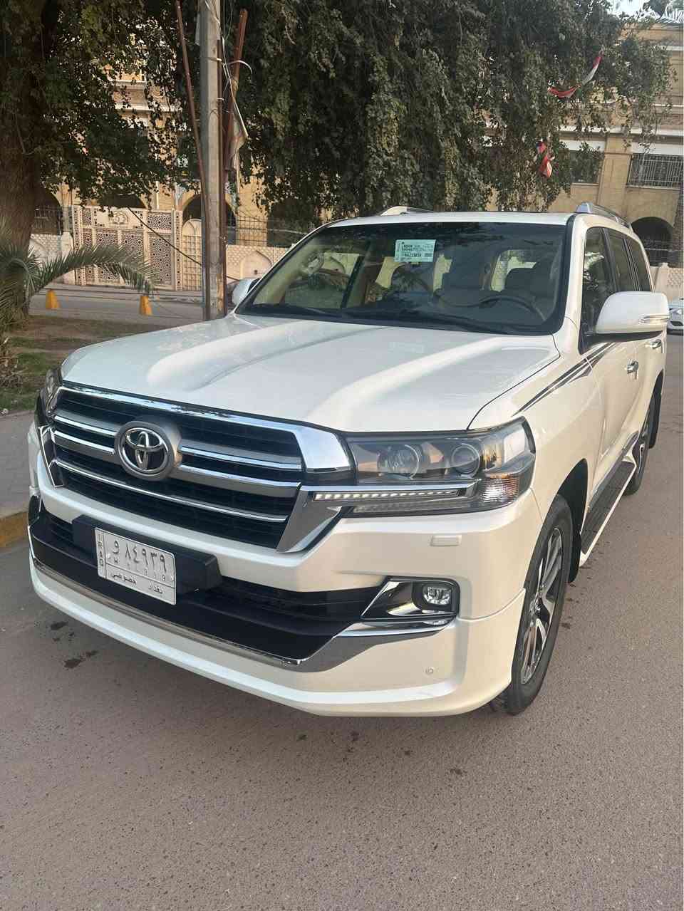 السلام عليكم للبيع لاندكروز موديل 2019ساز باب الأول رقم بغداد بسمي مشروع وطني مكفول كفالة عامه من صبغ 
محرك سيارة 4000. V6
فول موصفات 1/1
بصمه تشغيل 
بصمه أبواب لمس 
تشغيل عن بعد 
فتحه سلايت
كشنات ثنين كهرباء 
كشنات جلد  
8ايرباك 
زراكات 
مري شفط 
شاشات خلفيه 
مطفايه حريق 
جنطه شفط 
حساس امامي و خلفي 
 موصفات الساز معروفه 
السياره جديده حته اسبيرها منازل وتخم تاير جديد 
ماشيه62 الف حقيقي 
السعر 52500$
الاستفسار 
*********** بغداد, العراق
