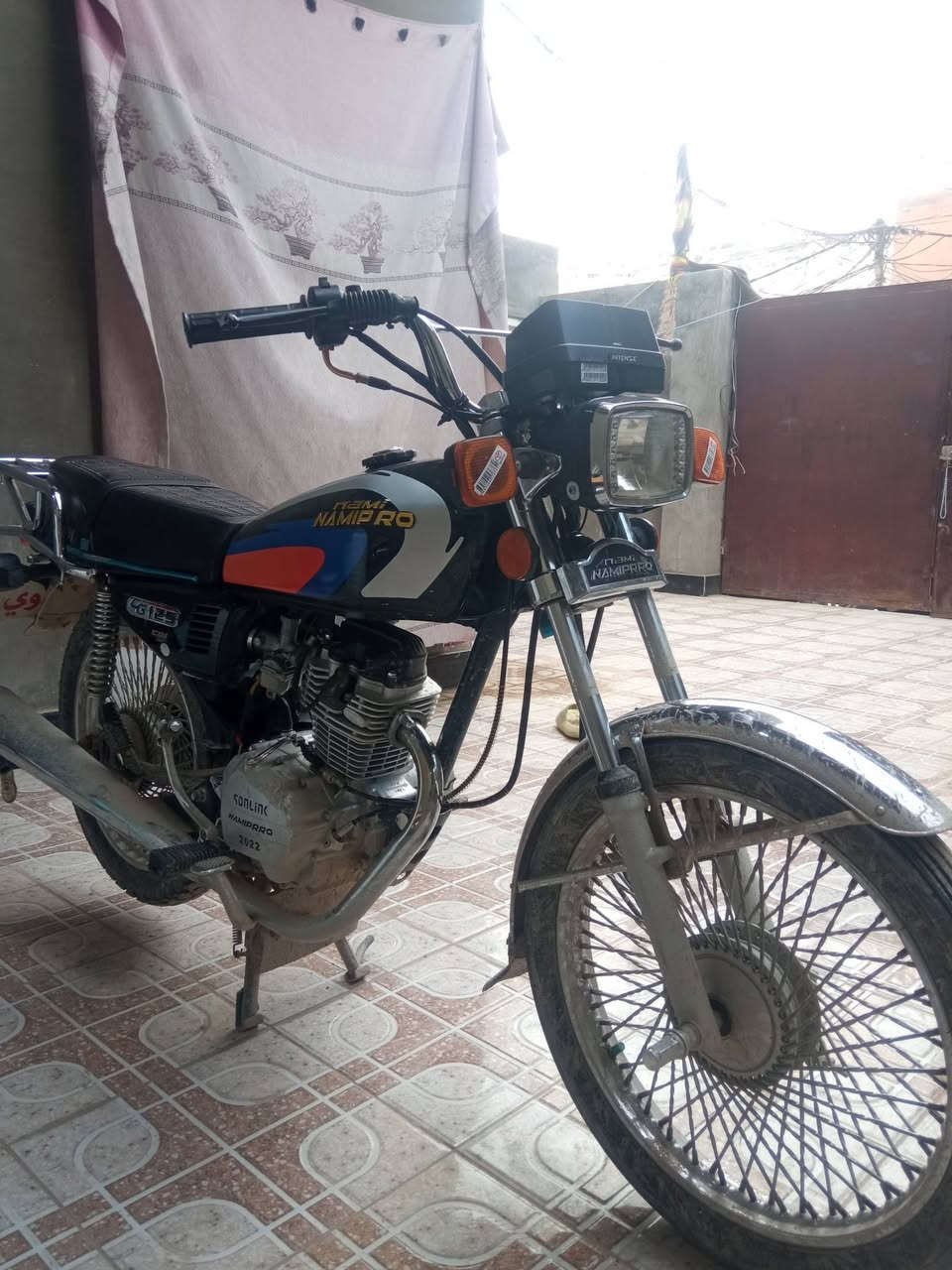 الشرح بالفيديو شباب مستعجل ع بيعتها دراجه لوك جديده ماعايزه اي شي بس لن مطر وطين الشوارع ماغاسلها اني مكاني نجف كوفه الي يريد يتصل ويدلل السعر 800او بيها مجال ادللو ***********
