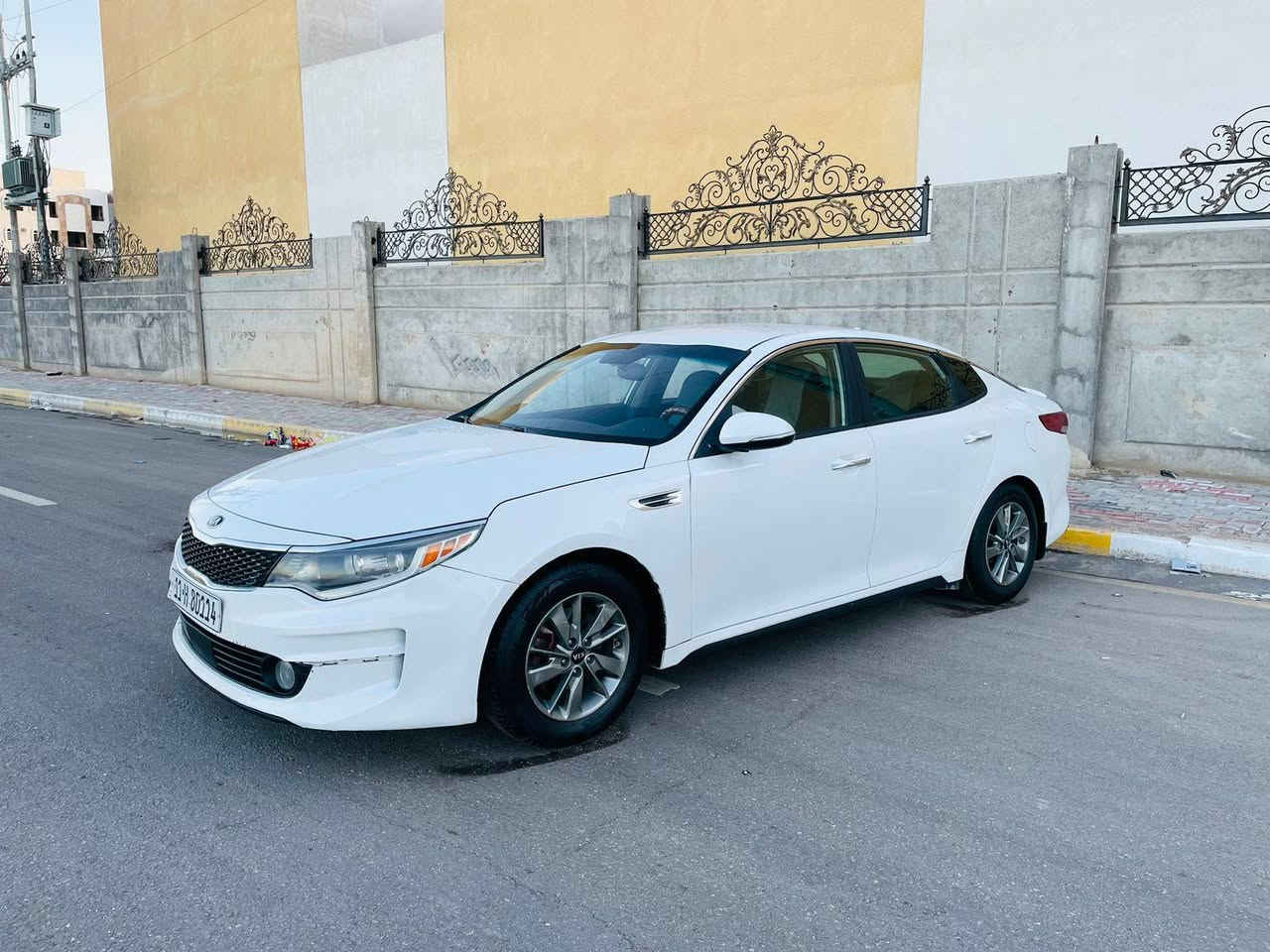 اوبتيما وارد مريكي بدون حادث  2016رقم بغداد نكليزي 
بيها  كم قطعه رش جماليه 
بدون شخوط و رصعات سيارة جديدة
محرك مامفتوح بدون صوت وصرف وبخار 
مواصفات / تحكمات تبريد بيانو …
شاشة وكاميرا خلفية / شفتات استيرن / مراية شفط /
حساس خلفي /  
فول تحكمات استيرن / ليد امامي / بلاجكتور زينون / 
بك لايت ليد زينون / بقية المواصفات معروفة
تخم تايرات مجموعة استيرن حدادية كلها شرط
السيارة جاهزة من كلشي شرط
سعر 108 بيها مجال للطيبين 🌹
مكاني كربلاء  
شراي اتصل وتدلل*********** كربلاء, العراق
