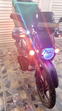 من رخصه الادمن بوكسر للبيع موديل ٢٣ نضيفه تجي وتشوفها بدون اوراق مكاني...