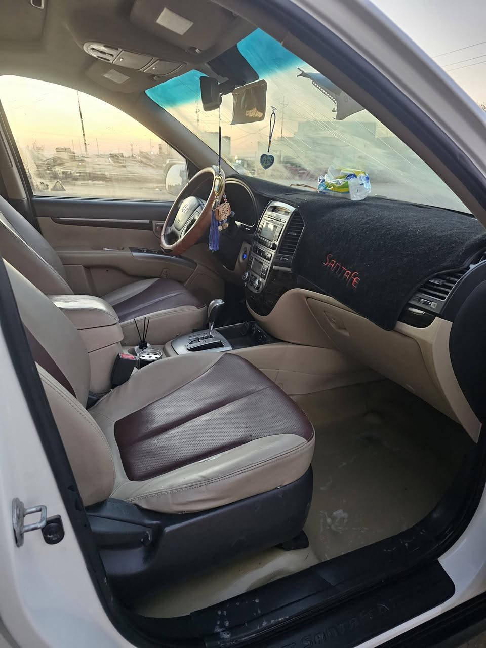 ملاحظه غير متواجد ع الفيس اتصل ع الرقم ***********
سنتافي  2012 خليجي فول مواصفات بصمة فتحة كشن كهربائي محرك كير مكفولات 6 سلندر تدفئه تبريد السياره جاهزه رقم بغداد انكليزي ومال  جناي المكان ديالى الخالص السعر 175 وبيها مجال للشراي
