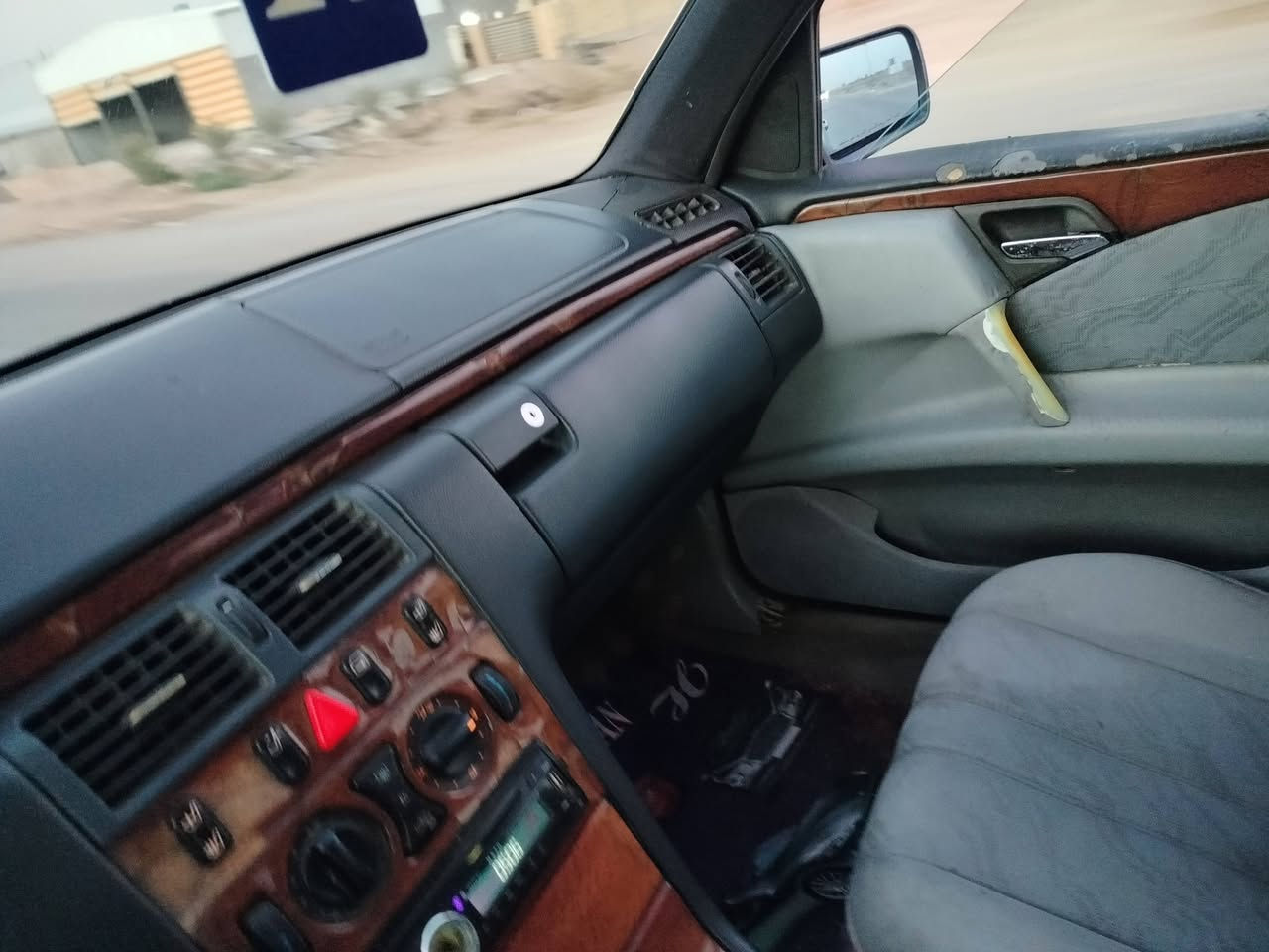 سلام عليكم مارسدس ام عيون موديل 95 رقم سليمانيه الجديد سياره على ابلاد بدون حادث محرك خرطيم المحرك والكير والصدر وتايرات لوك داخل كلش نظيف جاهزه السياره فقط بيها جراد مابيها كل حادث السعر 59 تري شرط وين يعجبك *********** السياره تريد تحويل او وكاله السياره بلاش
