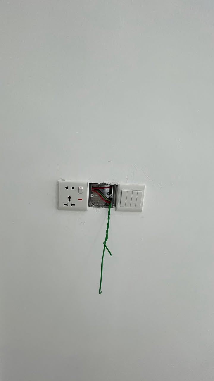 احد اعمالنا الكهربائيه مرحله التقفيل.  
مستعدون لعمل
 التأسيسات الكهربائيه بأنواعها 
بوري دفن .
..سيمنز ..
 نشر ..
 نزالات 
.تسليك
 .تشطيب 
..صيانه 
نشر منظومة كامرات مراقبه 
منظومة ستلايت 
ومنظومه ايرث 
بأنسب الأسعار للتواصل ‭0782 761 1473
