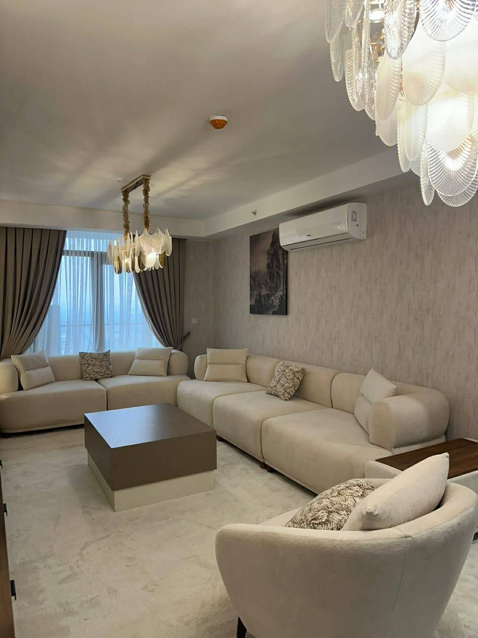 للبيع او للإيجار
.شقة مؤثثة VIP 

.مؤثث 

.مكانها اربيل 
مجمع امباير بيرال  على شارع100 
تبعد 
دقايق عن المطار 

.غرفة 2
.صالة
.مطبخ 
.حمام 3
.طابق  3
.مساحه "135م
.واجه خارجي 

للأستفسار اكثر التواصل واتس اب 
:***********
:***********
