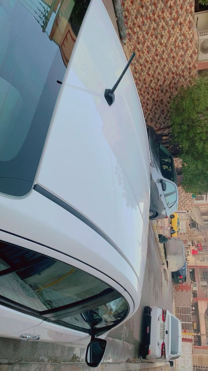 ‏سلام عليكم ورحمة الله وبركاته للبيع فقط نيسان صني مصري موديل 25
رقم اربيل بسمي
ماشيه 30 الف وقابل للزياده
السياره ع وضع الشركه سبير منازل 
بيه مكانين بارد ع كد شبر باب السايق وشوية بلجاملغ مكفوله من الحار والصبخ 
السياره خير من الله برغي ما مفتوح بيها
‏تريد تحويل تريد وكالة اني حاضر 
السعر 127 وبيه مجال شي بسيط
‏مكان السيارة بغداد الكرخ
‏ غير متواجد على الفيس 
وتساب ***********
