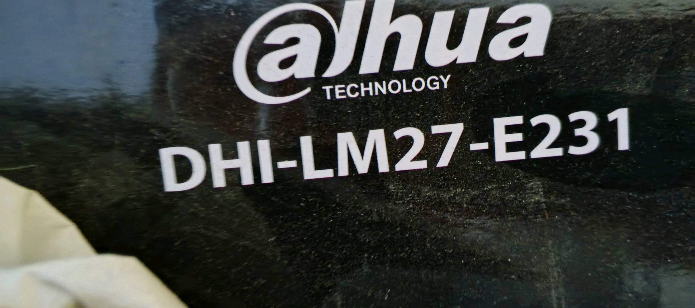 شاشة مونتر alhua تردد شاشة  1ms 165hz FHD IPS freesync   حجم شاشة 27 مع كامل الملحقات DP و مزود طاقة للبيع ب 160 الف وبيه مجال مكاني بغداد 