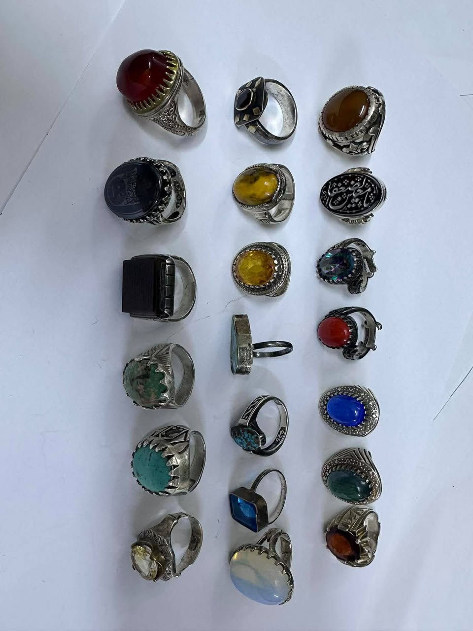 ياالله للبيع شلعه محابس كله نضيف 
 فضه عاليه صياغه يدويه وزنهن كيلو و 200 اغرام 
عددهن 86 محبس سعر الغرام 2900 قفل
عنوان بغداد الاعظميه


**إذا كنت صاحب هذا الإعلان وتريد حذفه لأي سبب، رجاءا أرسل رسالة إلى الدعم الفني**